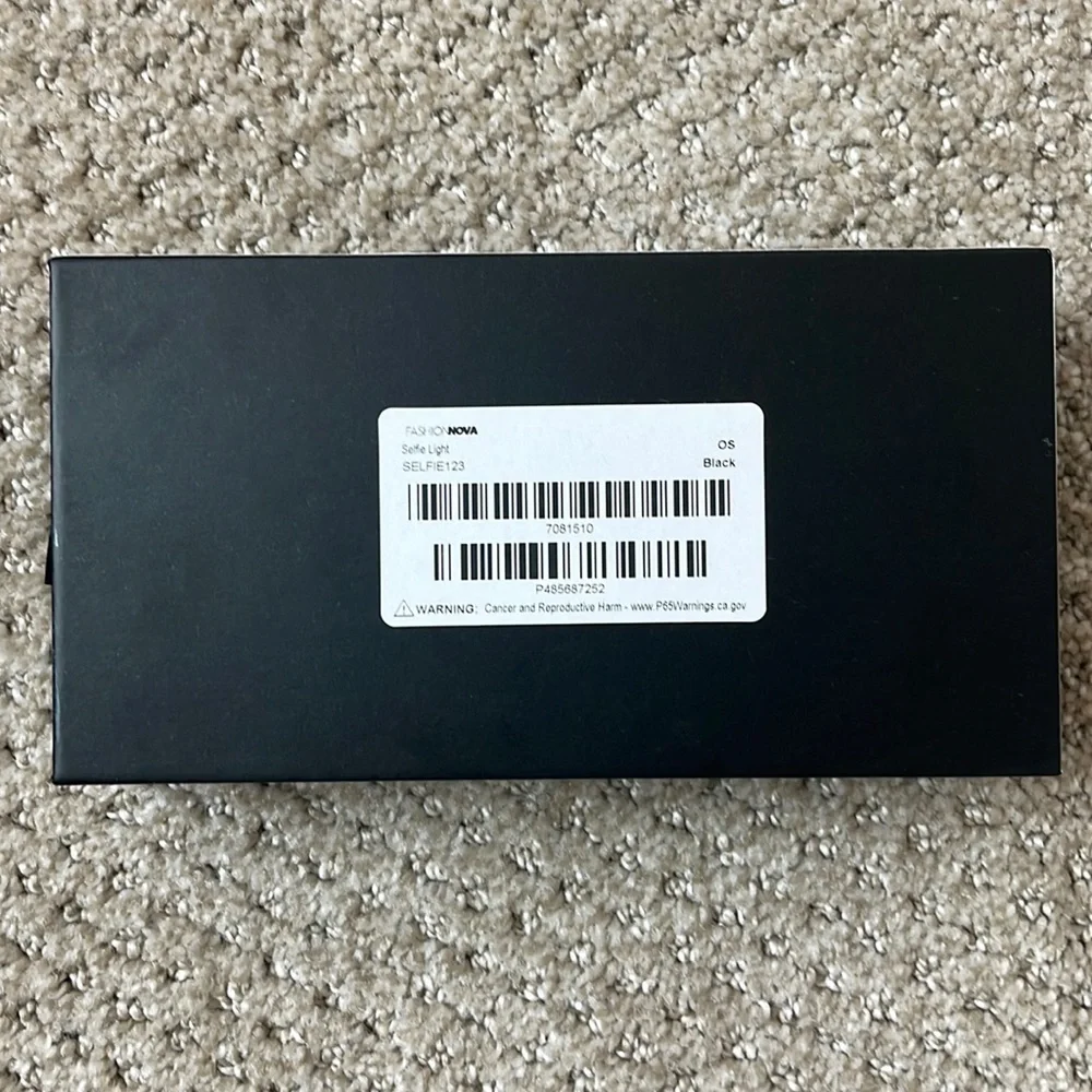 Fashion Nova Selfie Light - UNOPENED